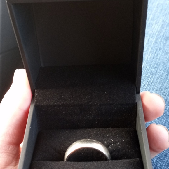 Men\'s 10k White Gold Wedding Band